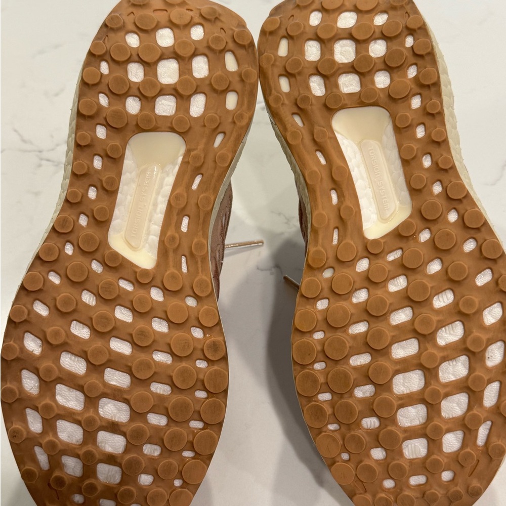 Adidas Ultraboost Sneakers 1.0 DNA - size 6.5 - Beige (looks camel colored) - Picture 4 of 5